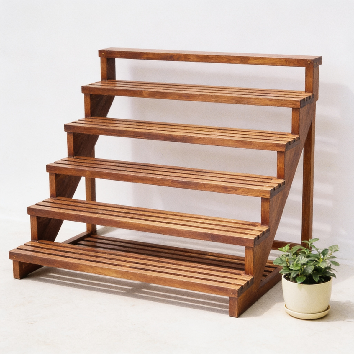 Side view showing the low wide stance of the frame